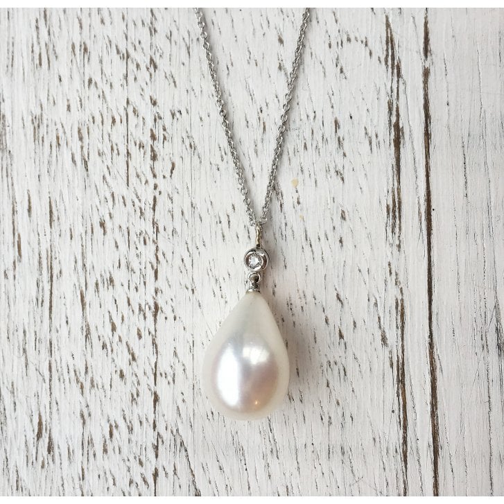 Teardrop pearl clearance pendant